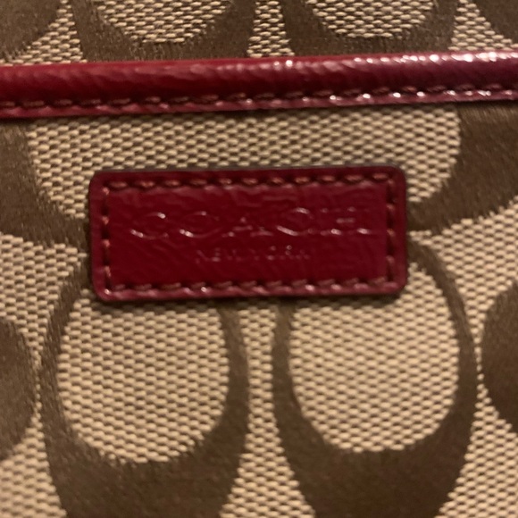 COACH Park Signature Wristlet purse / wallet - Picture 3 of 7